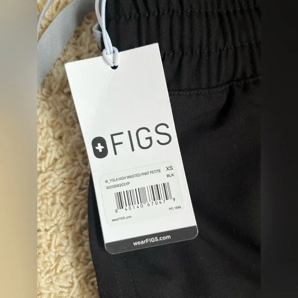 Women’s Figs Scrubs - Picture 6 of 7